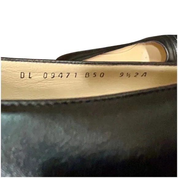 Salvatore Ferragamo Boutique Black Leather Low Heel Pumps 9.5AA - Picture 4 of 8